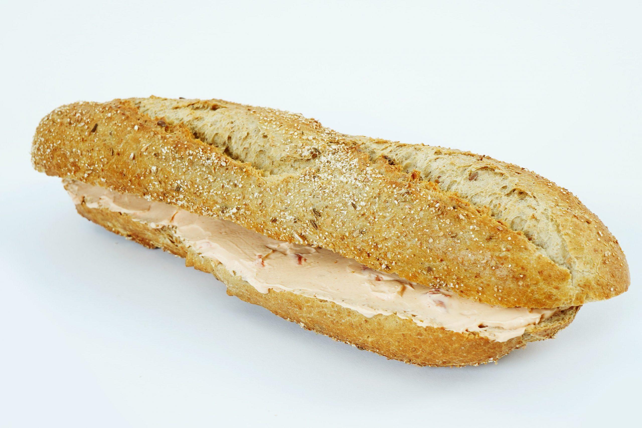 Belegtes Glutenfreies Baguette mit Liptauer Aufstrich